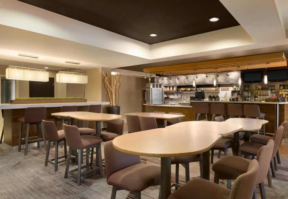 Courtyard By Marriott Bloomington Normal Hotel Екстериор снимка