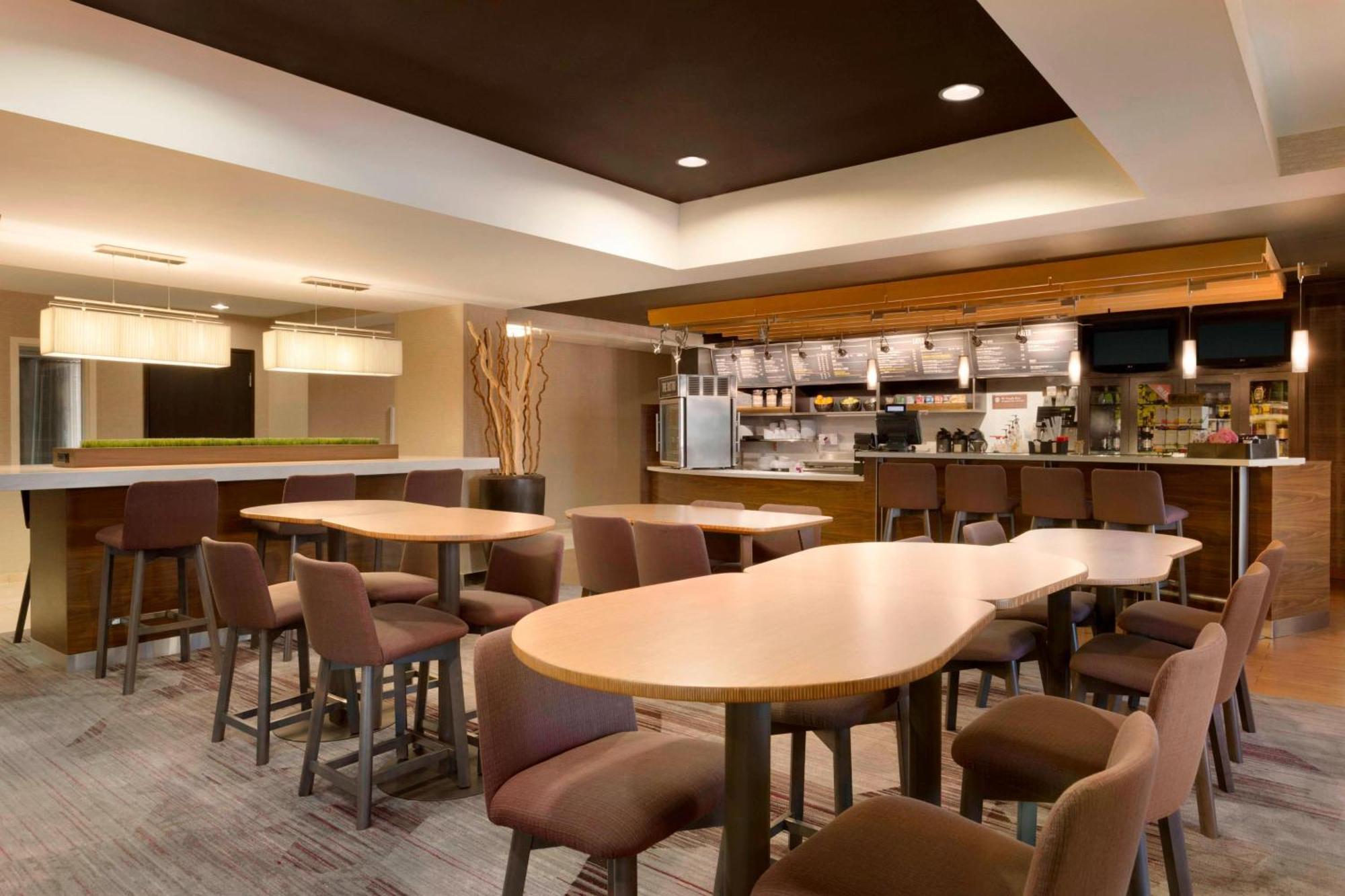 Courtyard By Marriott Bloomington Normal Hotel Екстериор снимка