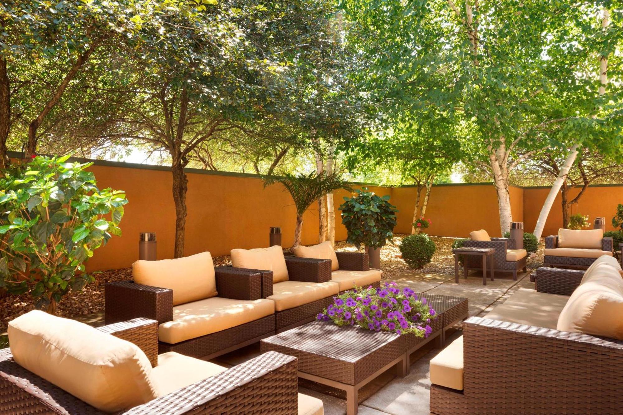 Courtyard By Marriott Bloomington Normal Hotel Екстериор снимка