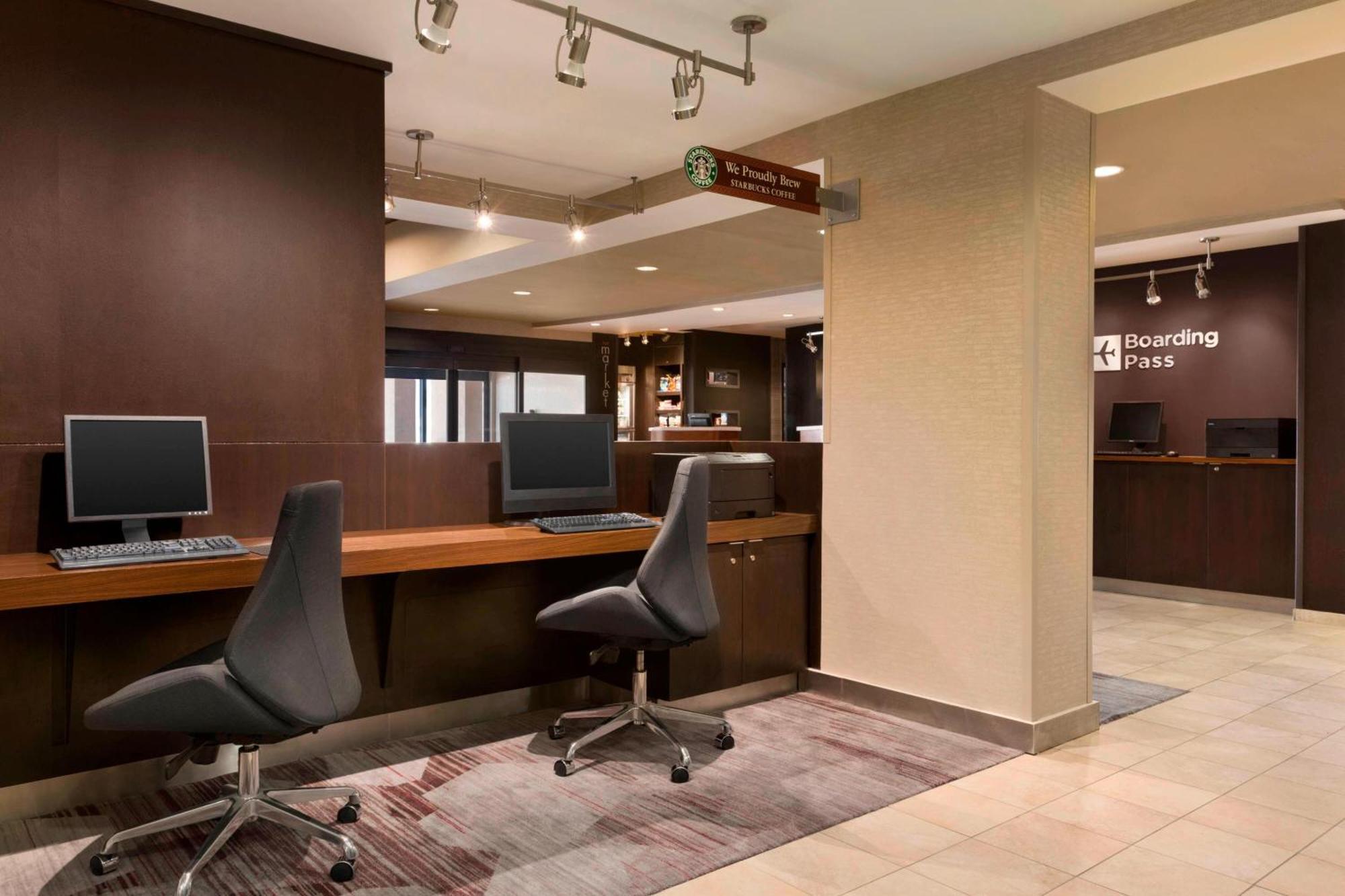 Courtyard By Marriott Bloomington Normal Hotel Екстериор снимка