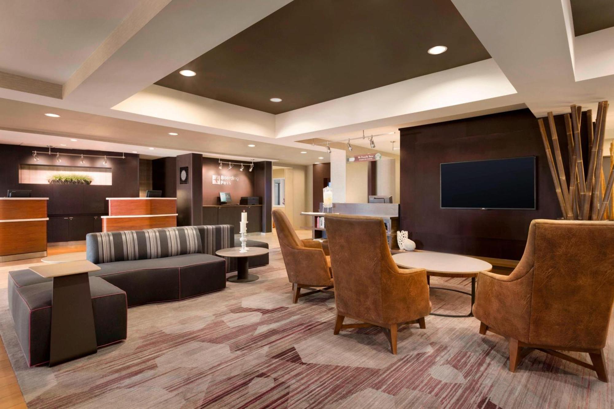 Courtyard By Marriott Bloomington Normal Hotel Екстериор снимка