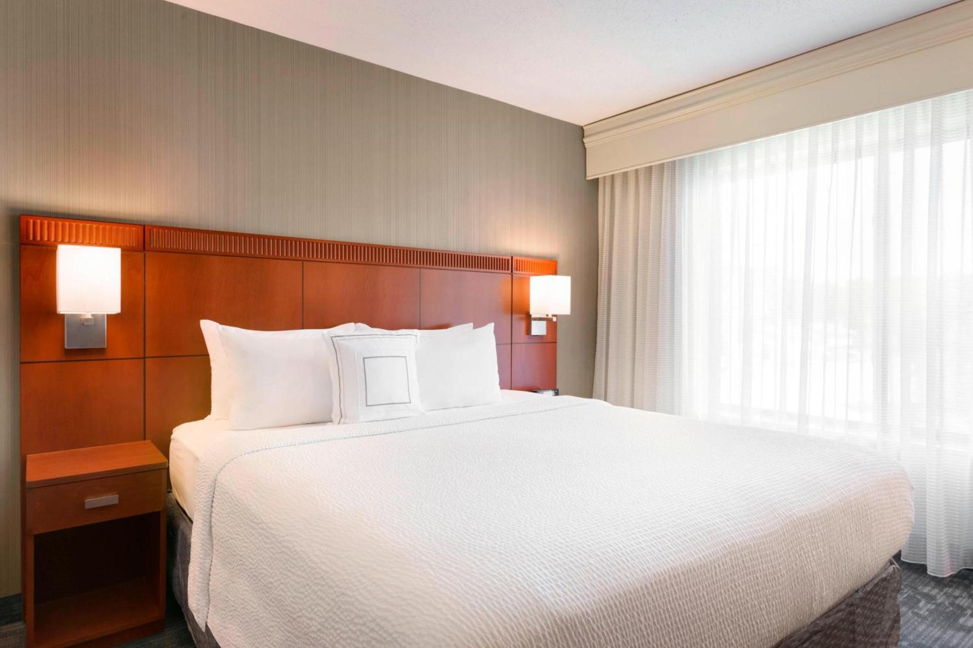 Courtyard By Marriott Bloomington Normal Hotel Екстериор снимка