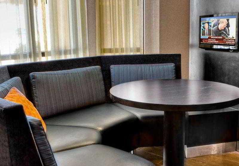 Courtyard By Marriott Bloomington Normal Hotel Интериор снимка