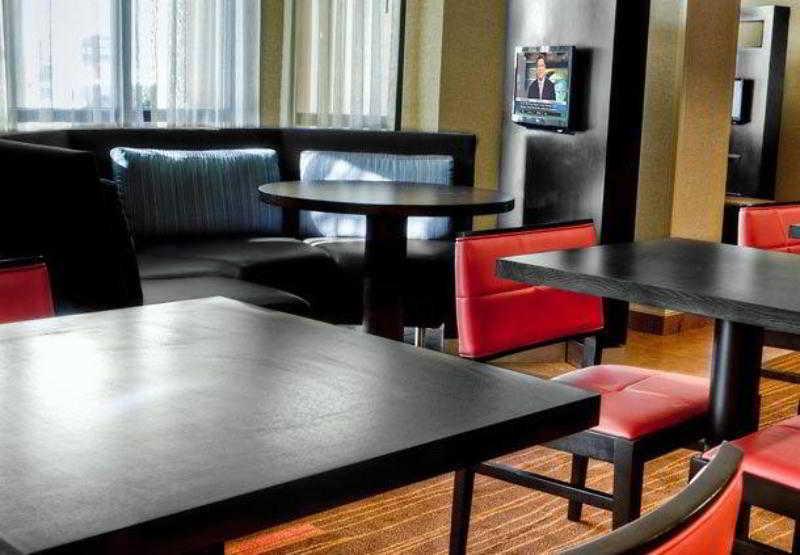 Courtyard By Marriott Bloomington Normal Hotel Ресторант снимка