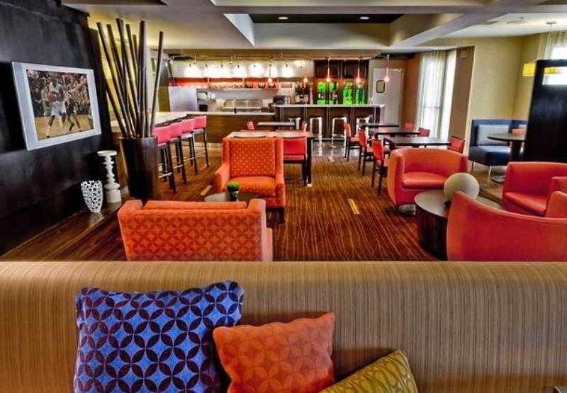 Courtyard By Marriott Bloomington Normal Hotel Екстериор снимка