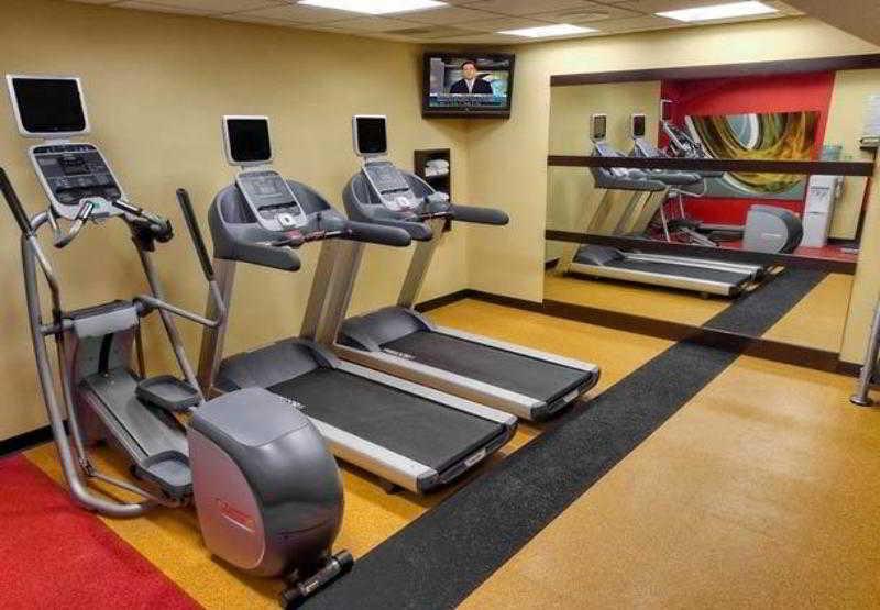 Courtyard By Marriott Bloomington Normal Hotel Екстериор снимка
