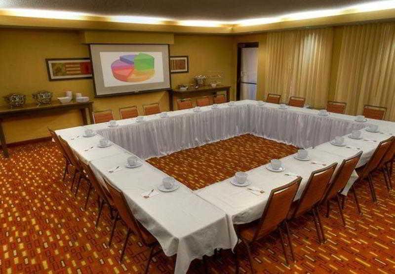Courtyard By Marriott Bloomington Normal Hotel Съоръжения снимка