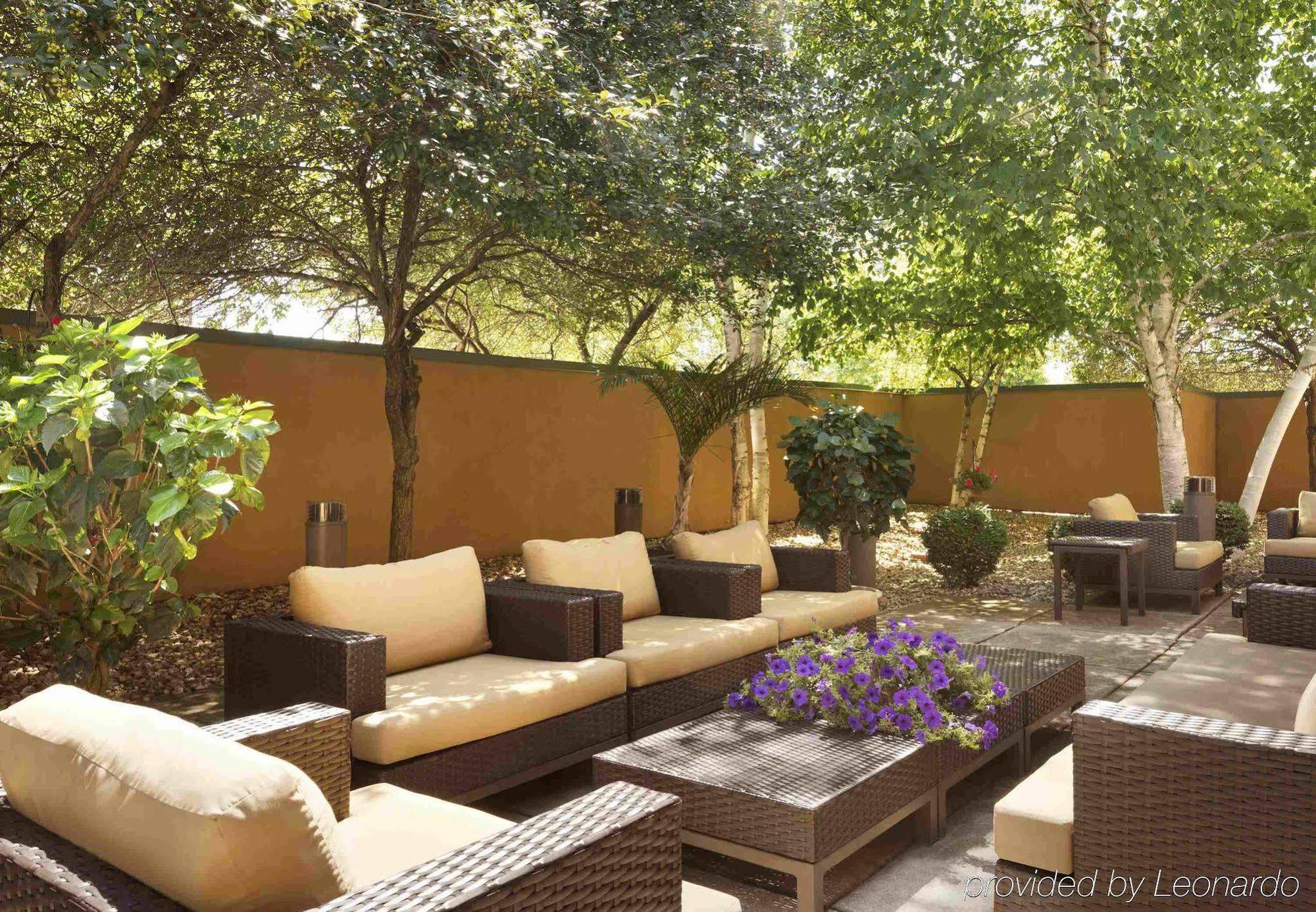 Courtyard By Marriott Bloomington Normal Hotel Екстериор снимка