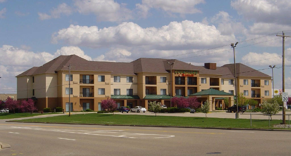 Courtyard By Marriott Bloomington Normal Hotel Екстериор снимка